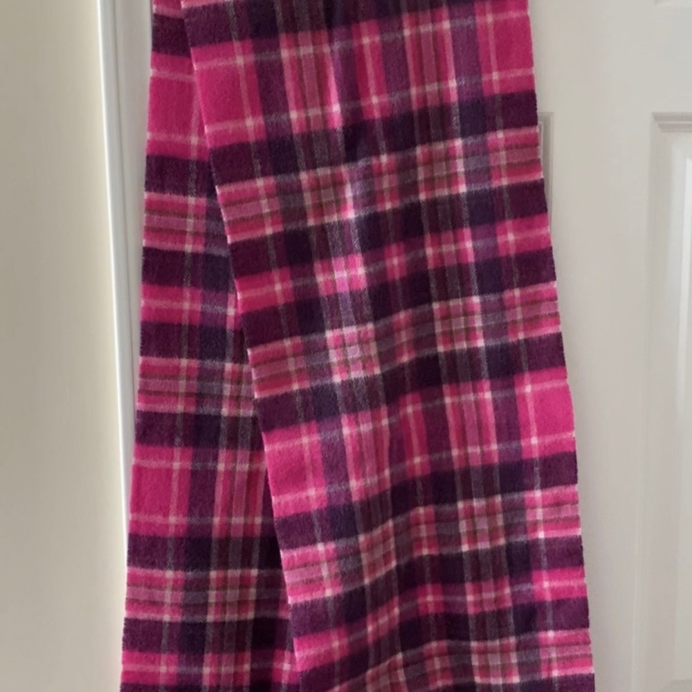Plaid Fringed scarf cashmere From England
🧣Elegant Plaid Fringed scarf💕 cashmere